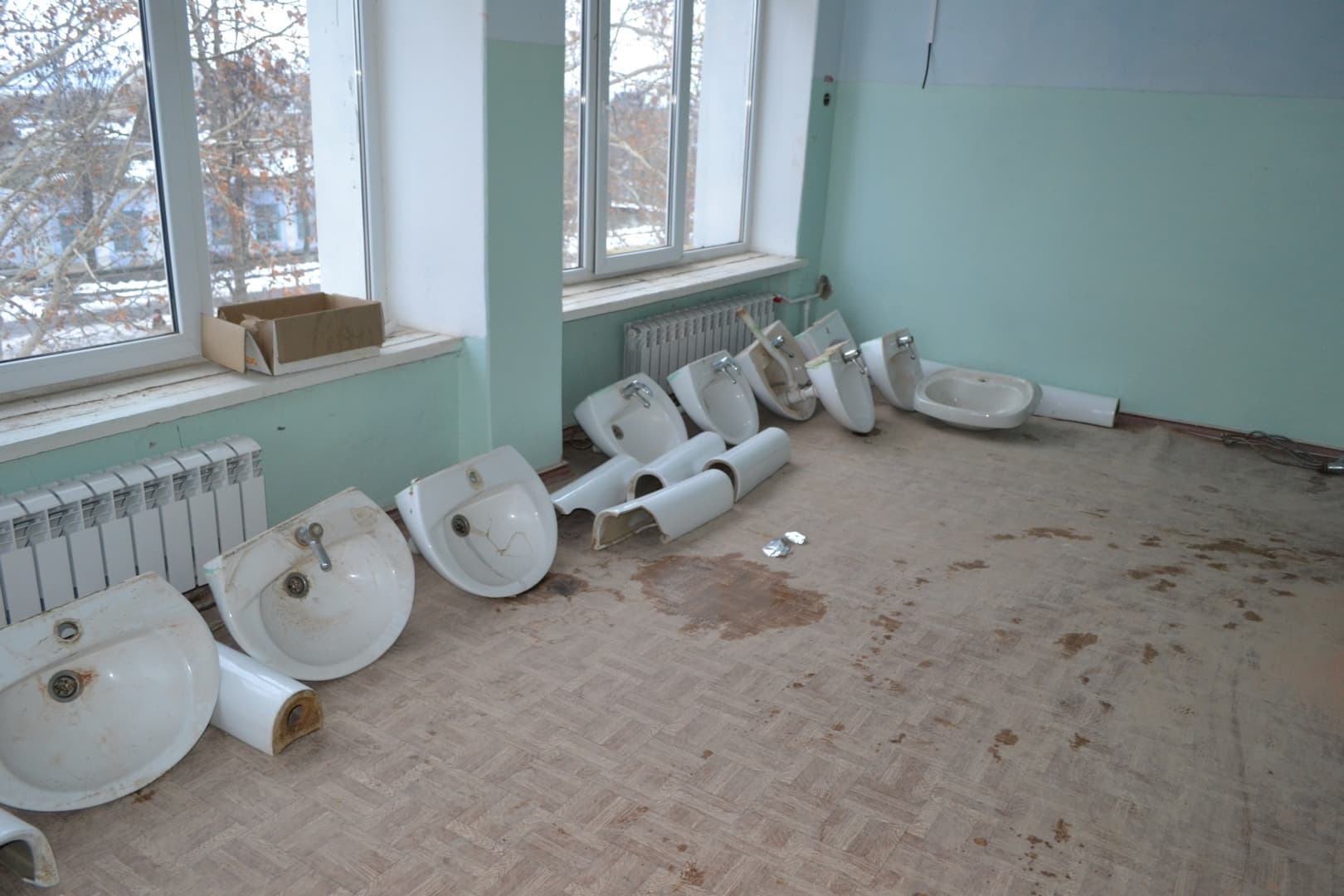 Ведуться роботи з заміни системи водовідведення в будівлі педіатрії