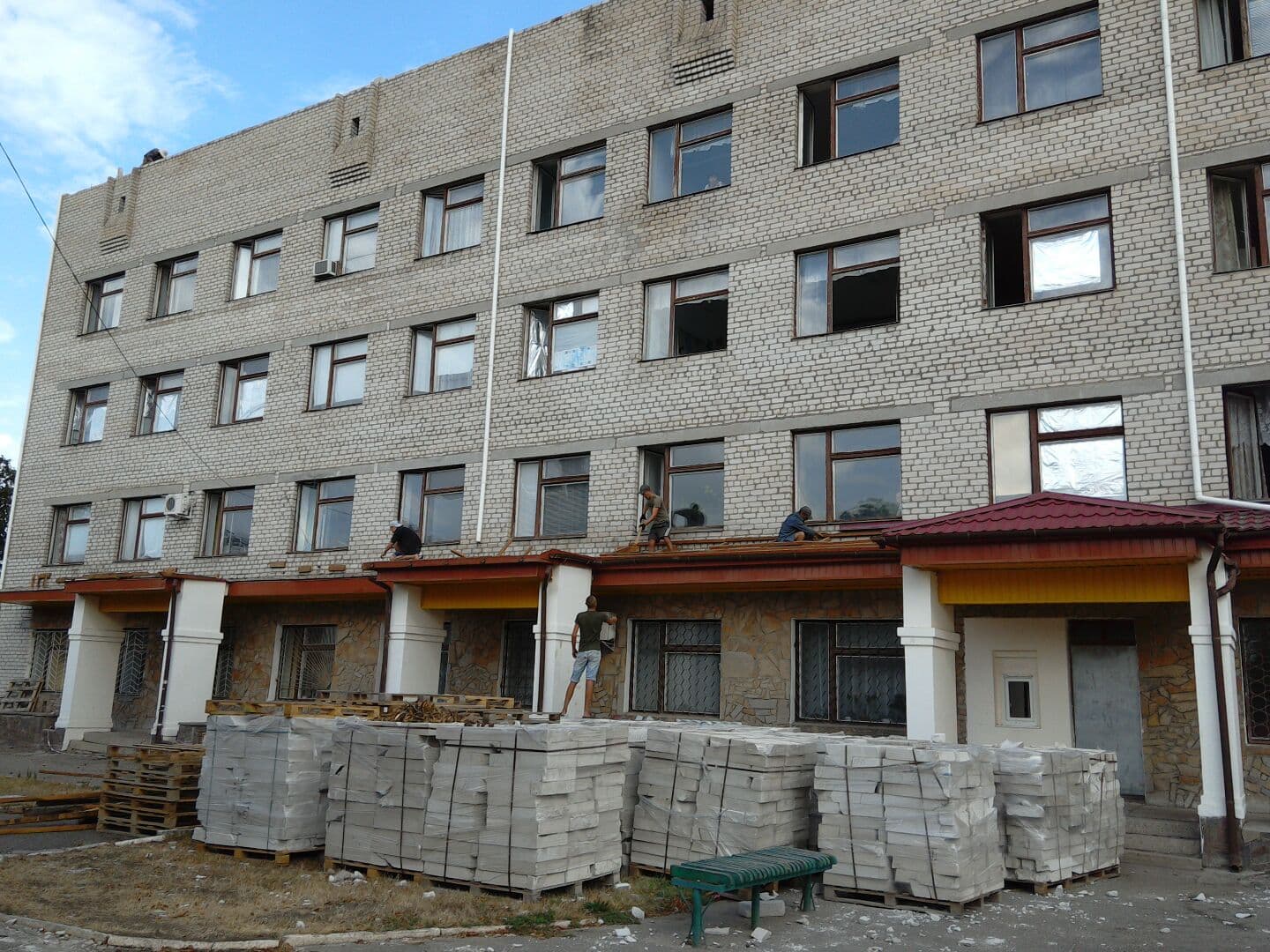 Розпочались будівельні роботи в будівлі поліклініки Вознесенської лікарні 