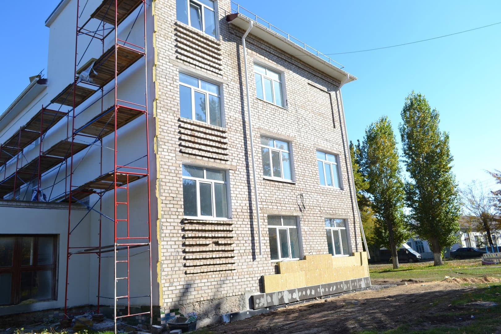 У Вознесенській лікарні тривають роботи з утеплення будівлі педіатрії